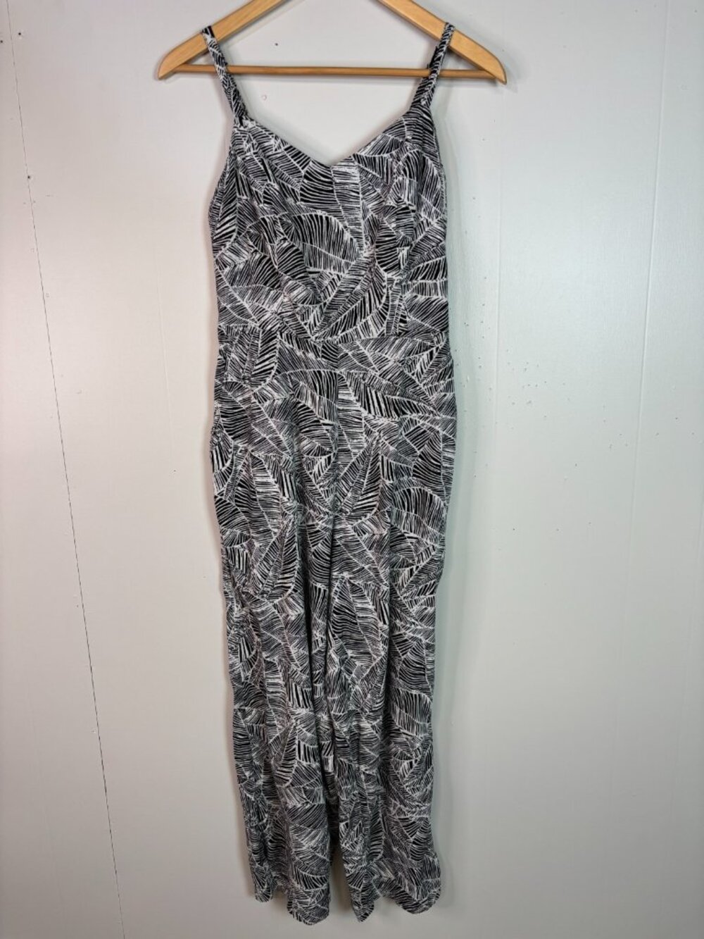 Old Navy Jumpsuit Small Black‎ White Sleeveless Pockets Cotton Blend Women's